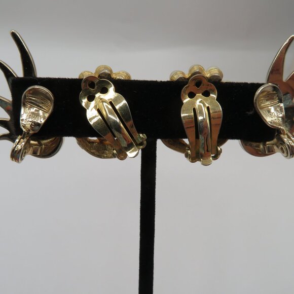 Vintage Monet Gold Tone Clip On Earrings Bonus Faux Pearl Earrings - Picture 2 of 6